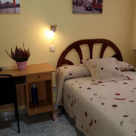 Hostal Angelines Madrid Exterior photo