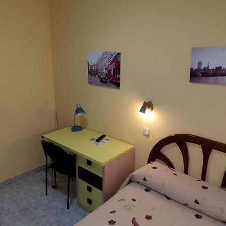 Hostal Angelines Madrid Exterior photo