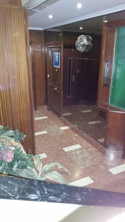 Hostal Angelines Madrid Exterior photo