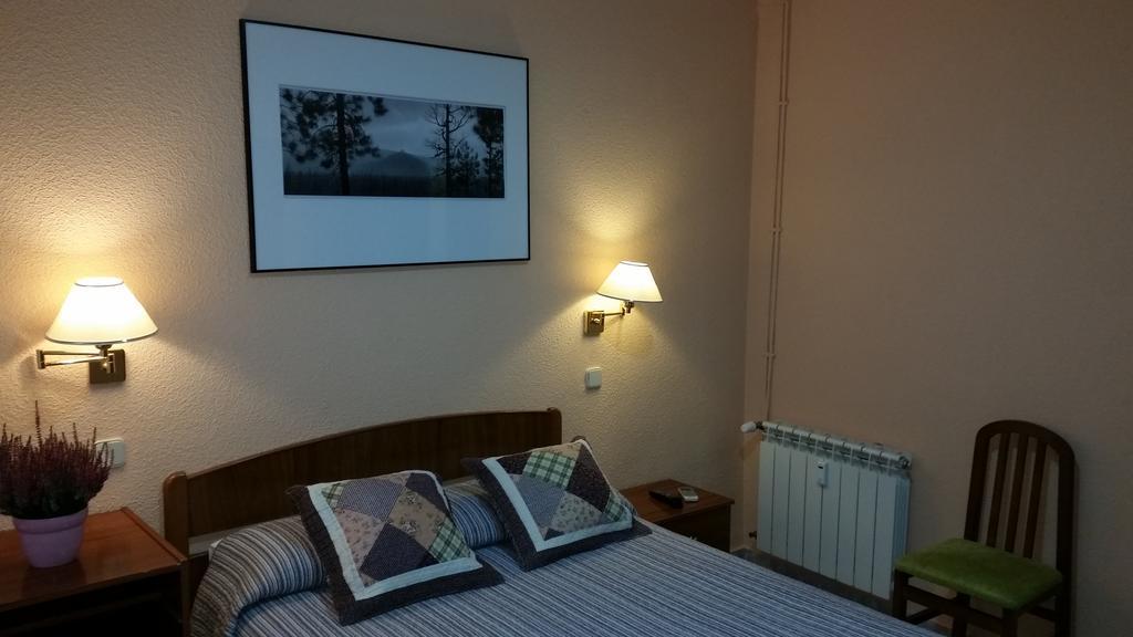 Hostal Angelines Madrid Exterior photo