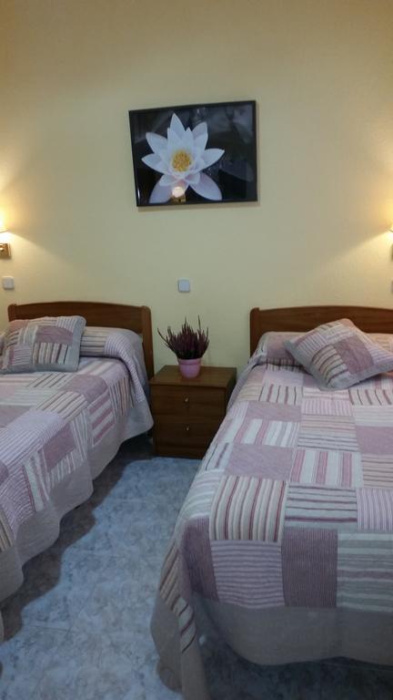 Hostal Angelines Madrid Exterior photo