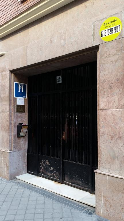 Hostal Angelines Madrid Exterior photo
