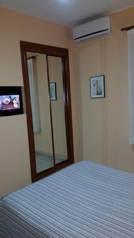 Hostal Angelines Madrid Exterior photo