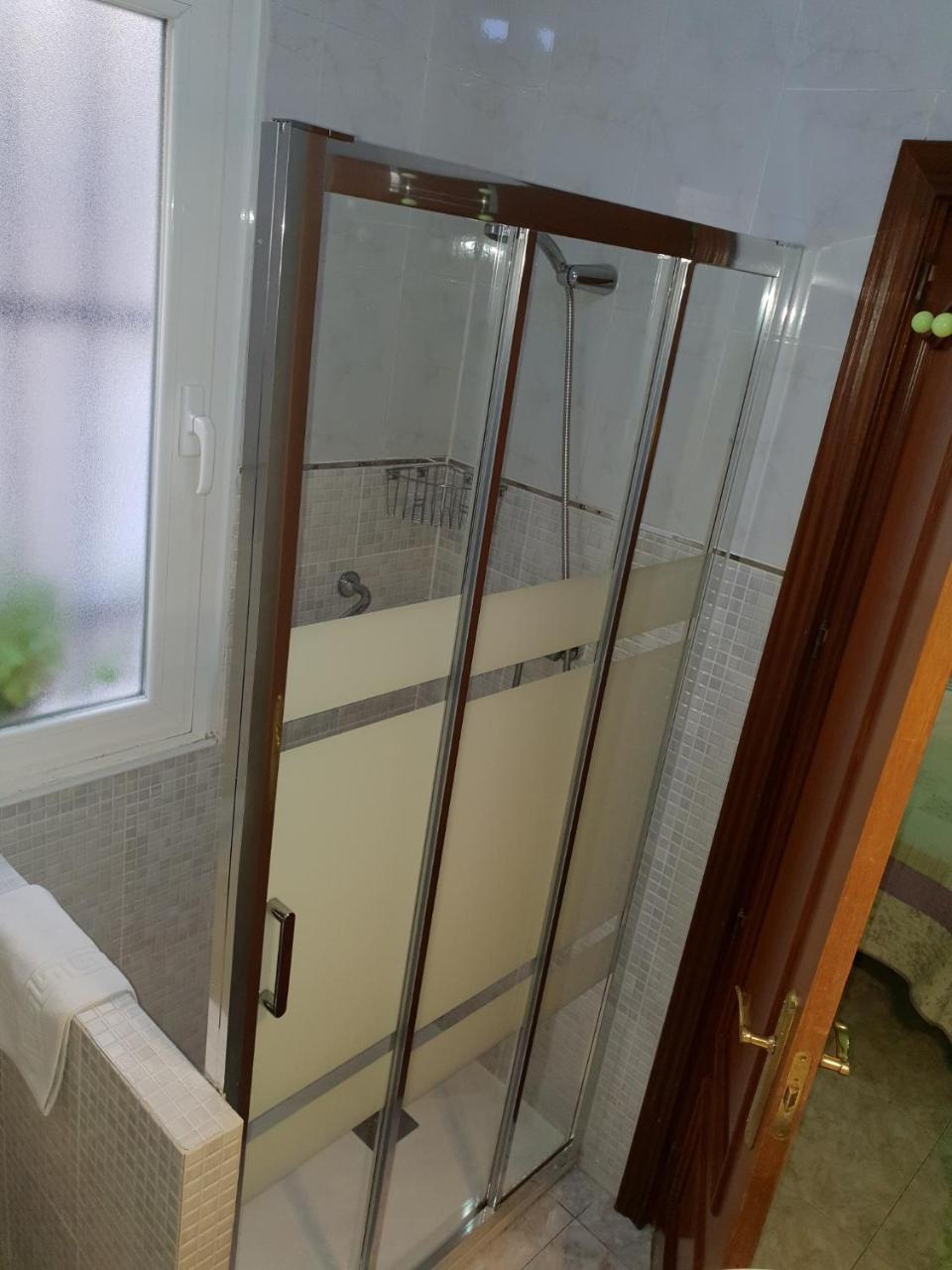 Hostal Angelines Madrid Exterior photo