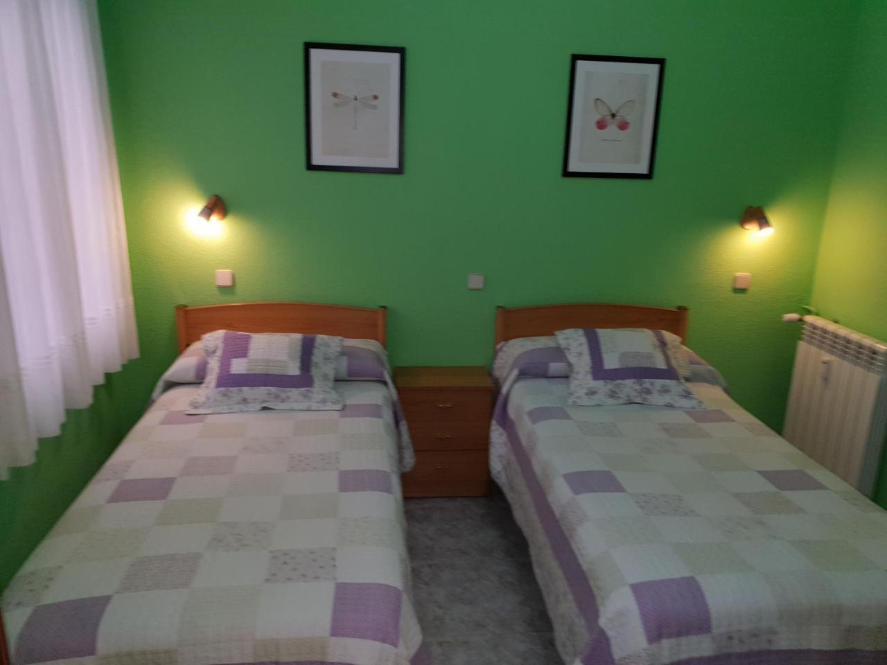 Hostal Angelines Madrid Exterior photo