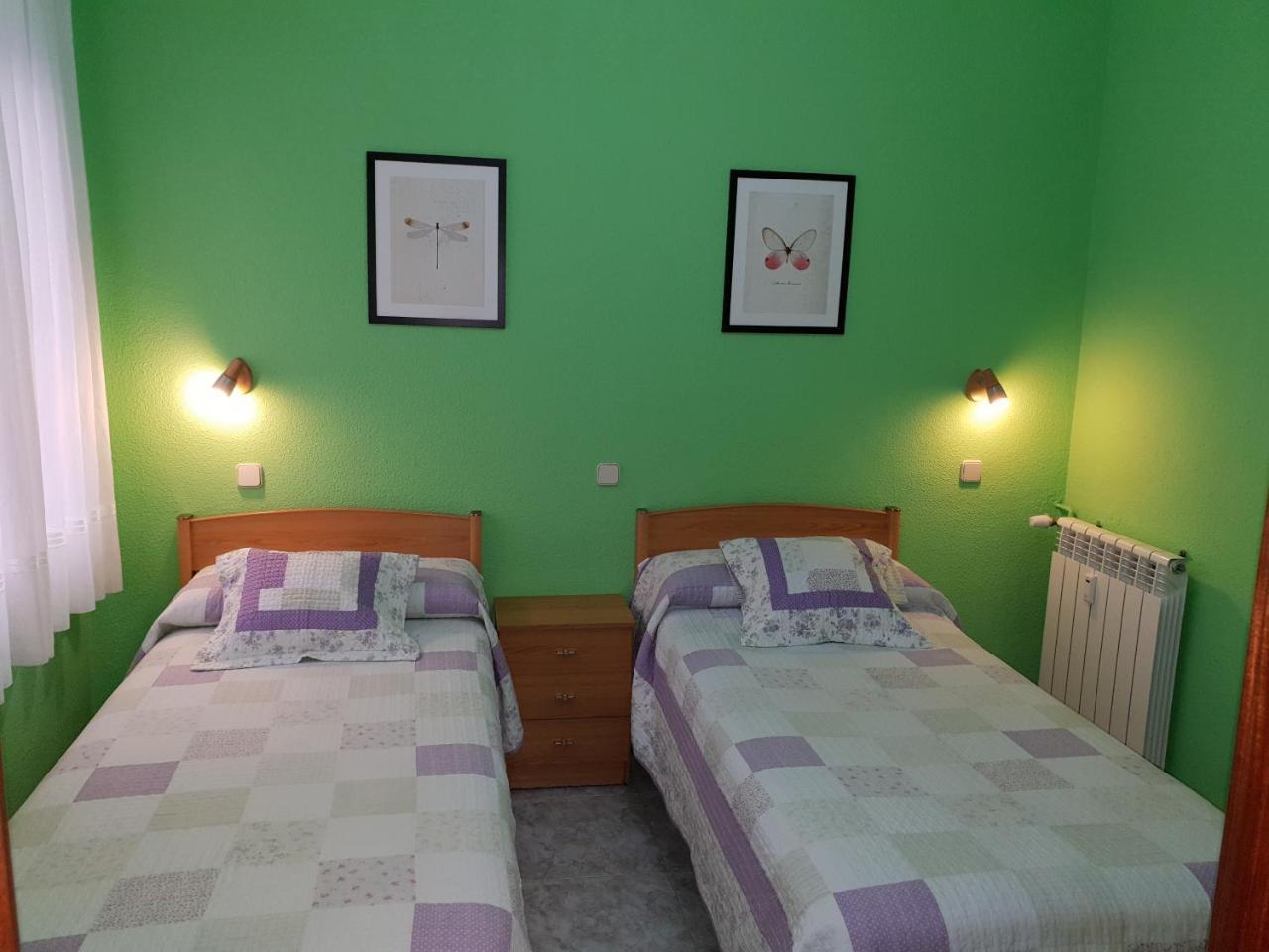 Hostal Angelines Madrid Exterior photo