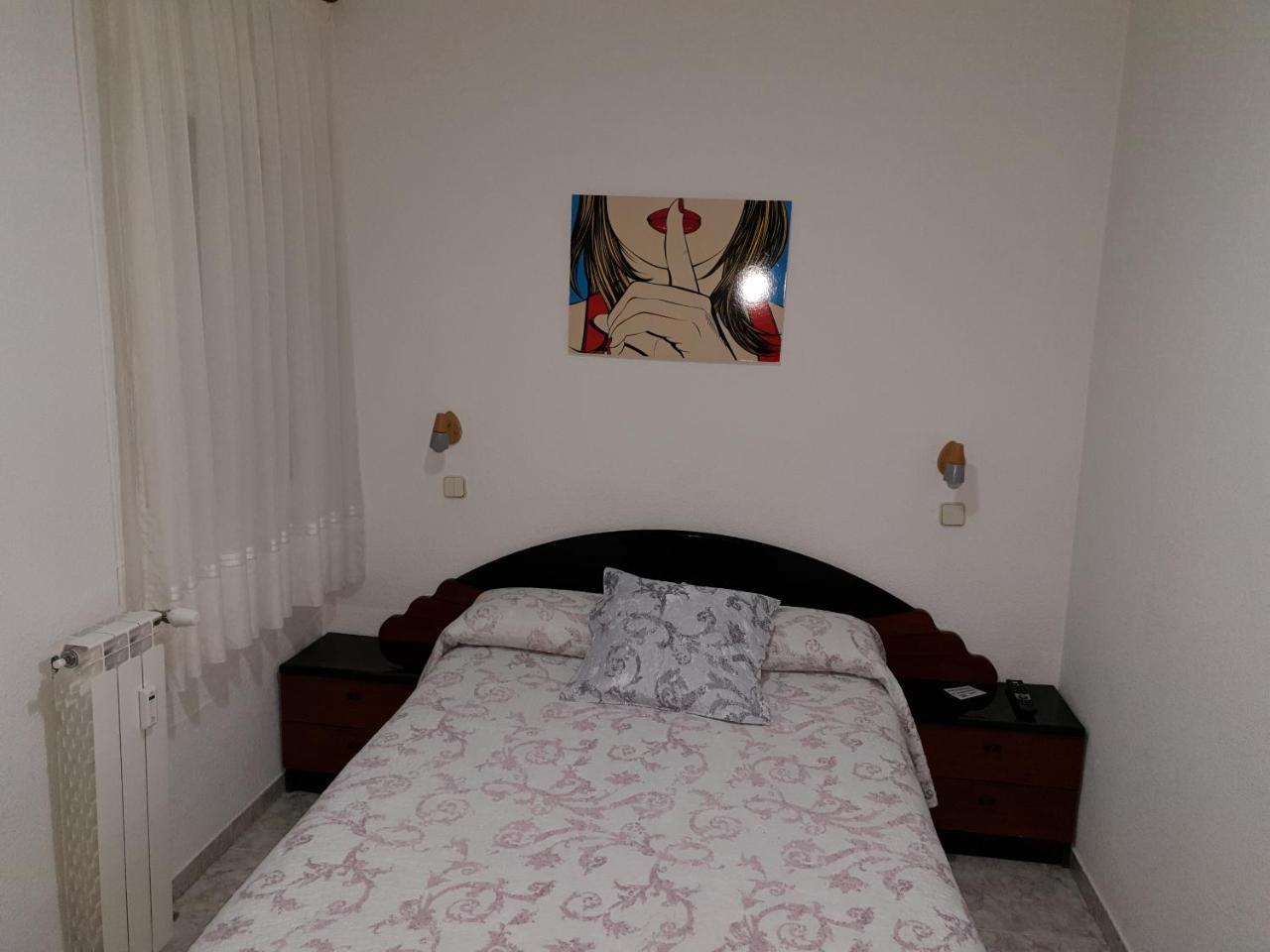 Hostal Angelines Madrid Exterior photo